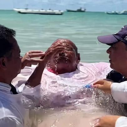 Idosa de 101 anos é batizada em Pernambuco e afirma fé