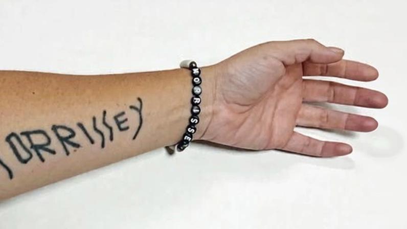 Tatuagens que fãs se arrependeram de fazer, de desenhos a roqueiros cancelados