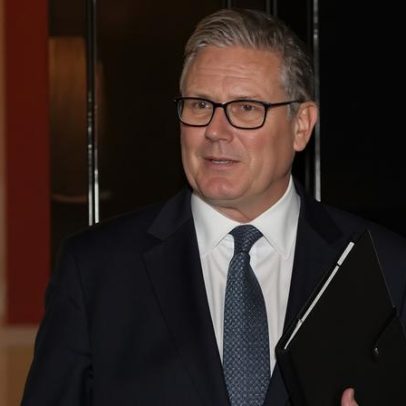 Keir Starmer diz que não está disposto a sair após pedido de renúncia