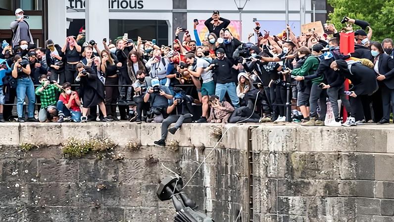 Restauro de igreja em Bristol abre caminho para exumação de Edward Colston