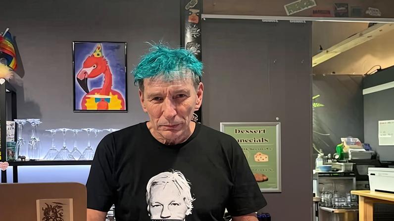 Polícia devolve cartazes de Trump e Netanyahu em uniformes nazistas a Canberra