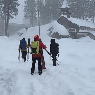 Esquiadores presos por avalanche na Califórnia usaram SOS do iPhone