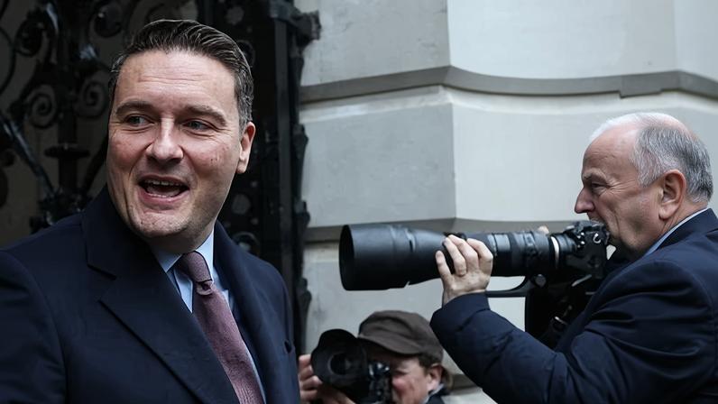 Ministros avisados a não copiar mensagens entre Streeting e Mandelson