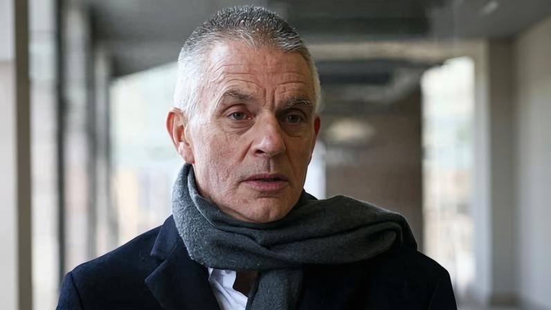 BBC World Service enfrenta queda de financiamento em sete semanas, diz Tim Davie