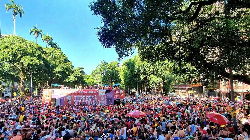 Quando a multidão vira perigo, a física por trás dos bloquinhos de carnaval