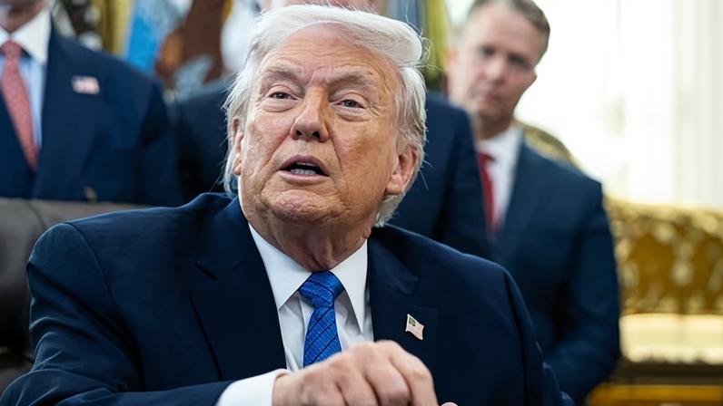 EUA em negociações com liderança cubana, diz Trump após ameaças de bloqueio