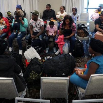 Juiz dos EUA suspende plano de Trump de encerrar proteções a haitianos