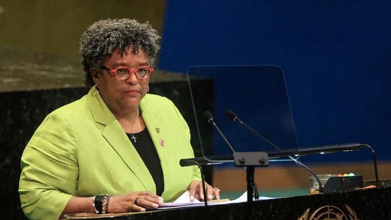Mia Mottley vence terceira eleição em Barbados com vitória retumbante