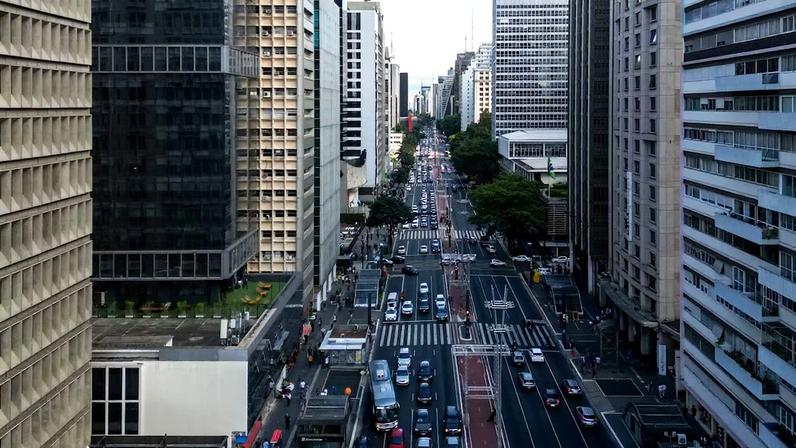 A região da Avenida Paulista (foto) está com a menor vacância entre os principais mercados de escritórios da cidade, segundo levantamento da JLL. (Foto: Tuane Fernandes/Bloomberg)