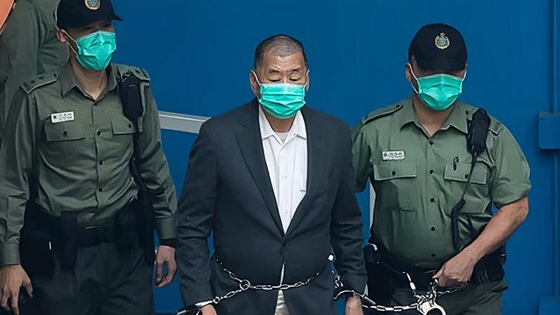 Reino Unido, ONU e UE condenam pena de 20 anos a Jimmy Lai