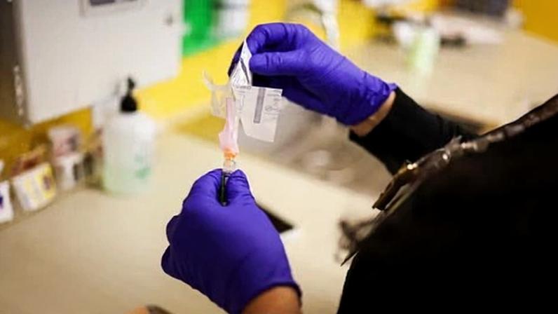 Órgão médico dos EUA revisa eficácia de vacinas ante abdicação do governo