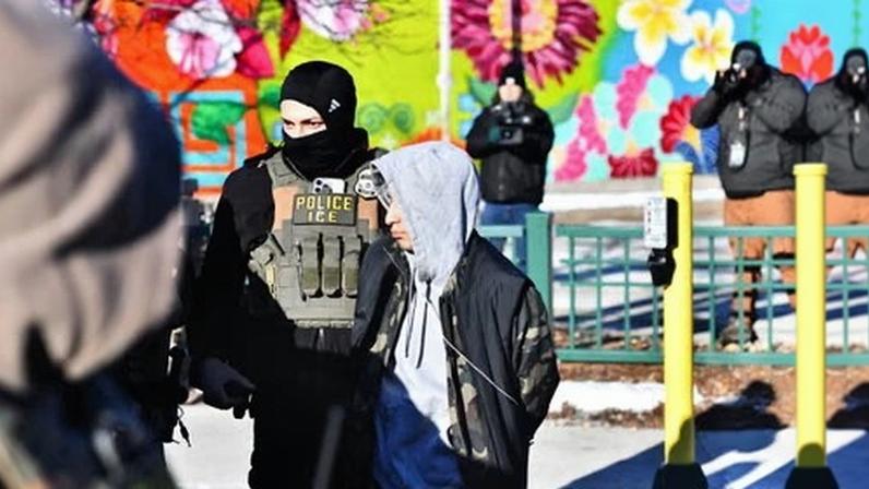 Democratas em quatro estados buscam proibir ICE de cargos no serviço civil