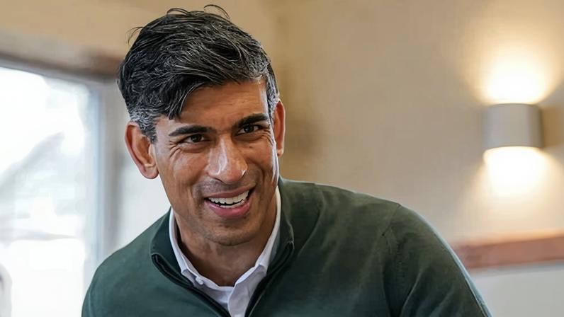 Sunak diz ser britânico, inglês e britânico-asiático