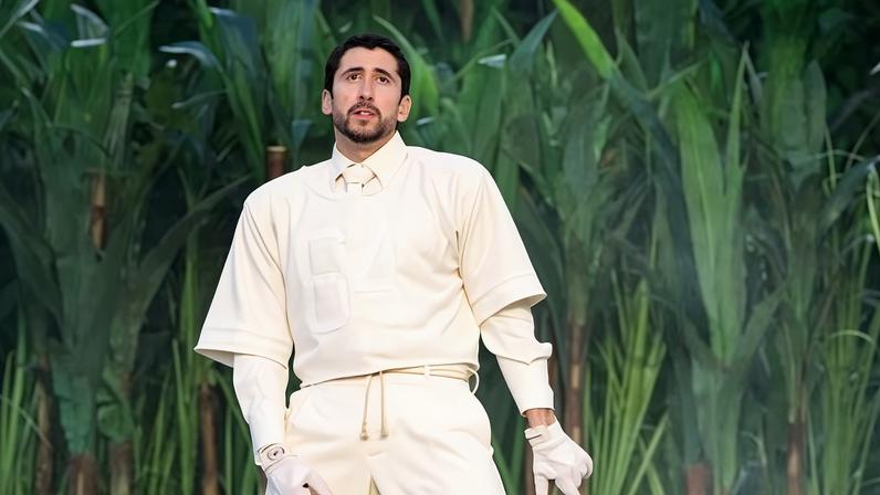 Bad Bunny conquista 1º Top 10 solo no Reino Unido com impulso do Super Bowl