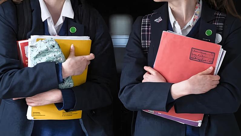 Pais de escolas privadas alvos de fraudes que roubam mensalidades