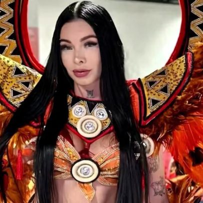 Gisa Custolli, musa da Colorado do Brás, exibe traje mínimo no Carnaval de SP