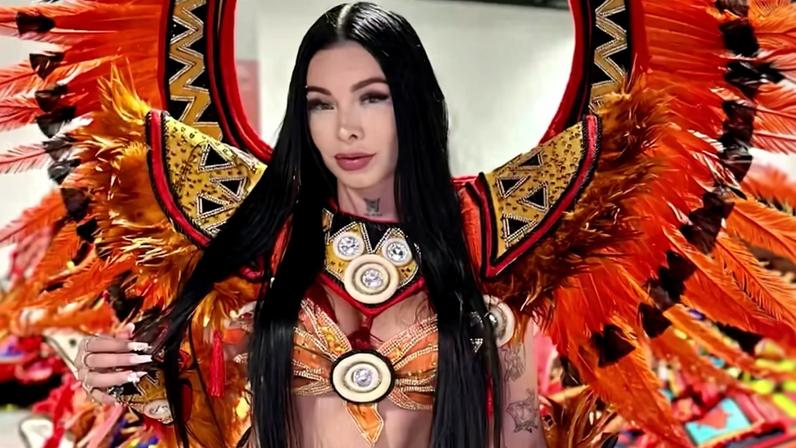 Gisa Custolli, musa da Colorado do Brás, exibe traje mínimo no Carnaval de SP