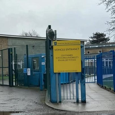 Suspeito de esfaquear dois meninos em escola no norte de Londres é ex-aluno
