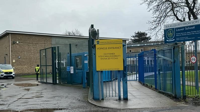 Suspeito de esfaquear dois meninos em escola no norte de Londres é ex-aluno