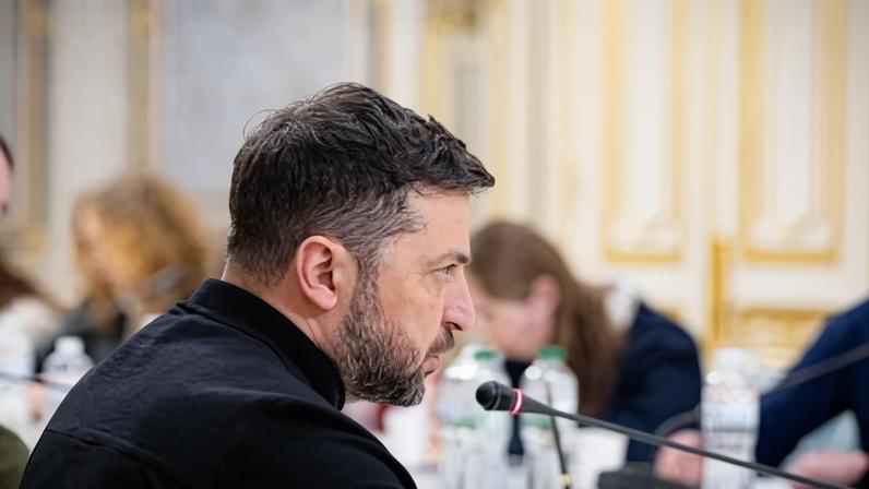 Zelensky sugere prazo de junho para paz com Rússia ligado às eleições nos EUA