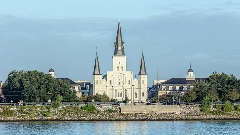 Ex-sacerdote indiciado por estupro de criança com deficiência em Nova Orleans