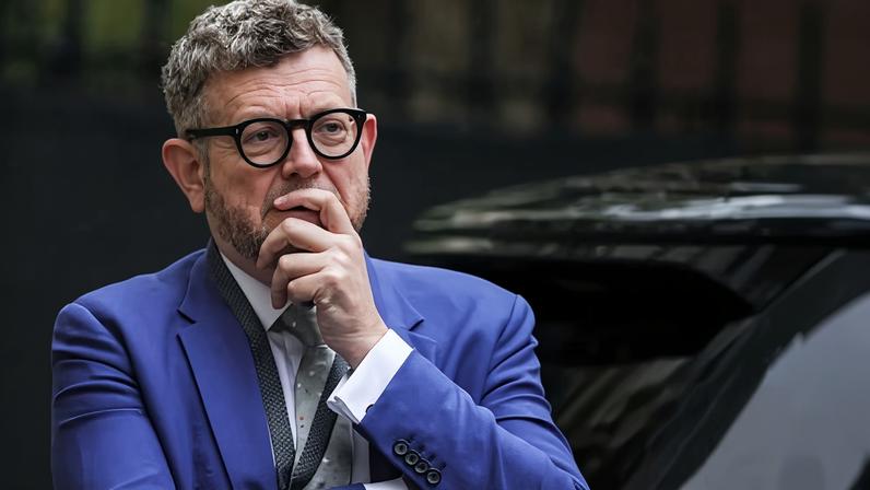 No 10 não sabia de ligações do assessor com paedófilo ao receber título