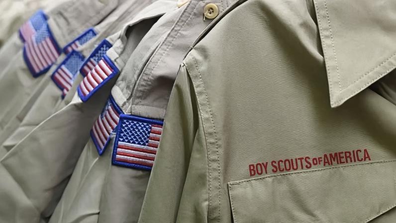 Pentágono ameaça cortar laços com Scouting America por valores essenciais