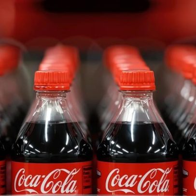 Agência de direitos civis processa engarrafadora da Coca‑Cola por excluir homens