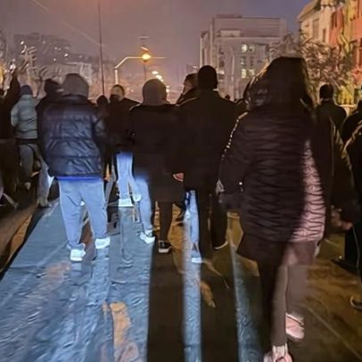 Música e dança marcam funerais de manifestantes iranianos