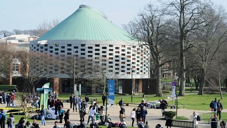 Tribunal ouve que decisão do OfS contra Sussex deve ser anulada