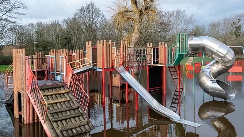 Chuvas persistem por 40 dias em parte do Reino Unido, gerando dificuldades