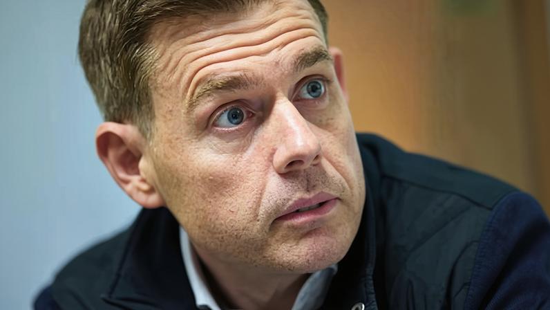 Matt Goodwin da Reform UK não sofrerá sanções por erro em panfleto de eleição