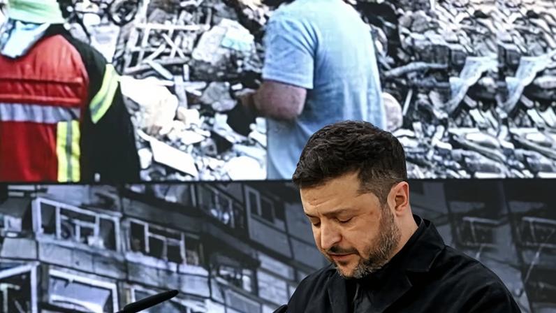 Zelensky denuncia Putin como escravo da guerra em Munique