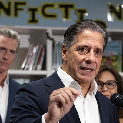 FBI realiza operação na sede escolar de LA e na casa do superintendente