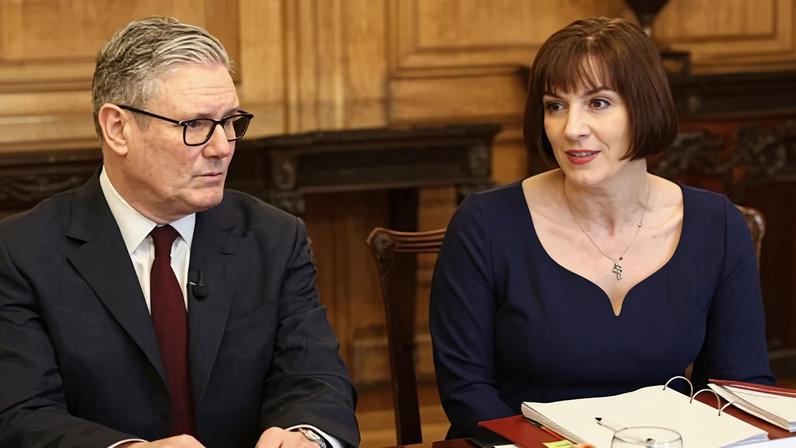 Keir Starmer and education secretary Bridget Phillipson take part in a round table on Monday as the government prepares to release its Send white paper