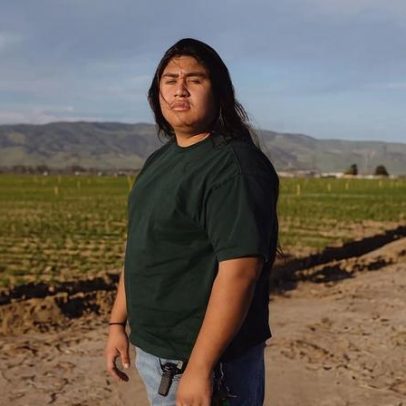 Jovem de 18 anos protege comunidade agrícola da Califórnia e a mãe do ICE