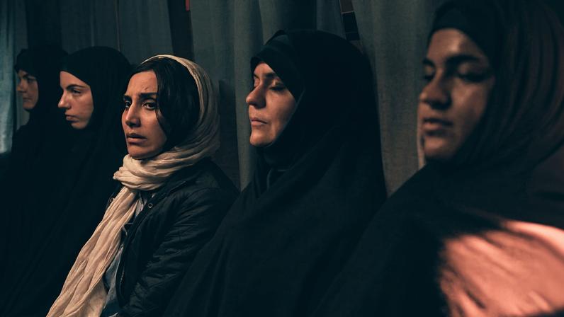 Narges Rashidi (left) as Nazanin Zaghari-Ratcliffe in Prisoner 951.