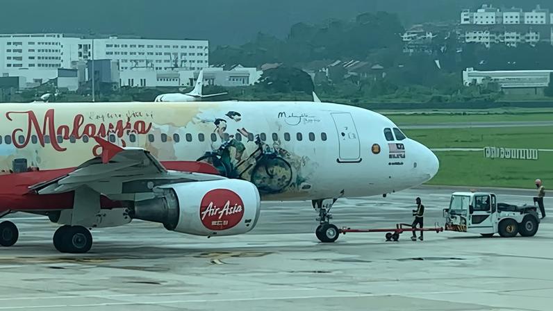Artista acusa AirAsia de usar mural em avião sem consentimento