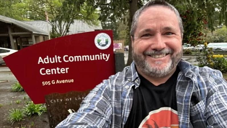 Homem dos EUA em turnê Dying to Serve morre após acusações sobre arrecadação