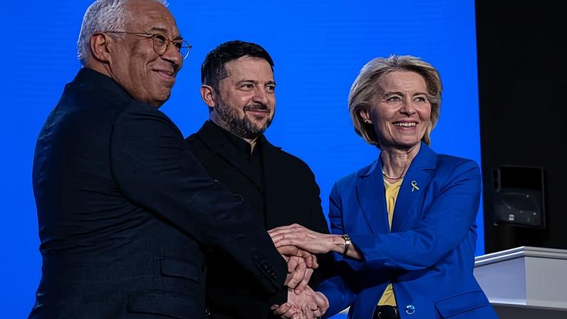 Antonio Costa, Volodymyr Zelenskyy, and Ursula von der Leyen in Kyiv, Ukraine yesterday. Von der Leyen said ‘we will deliver on the one way or the other’.