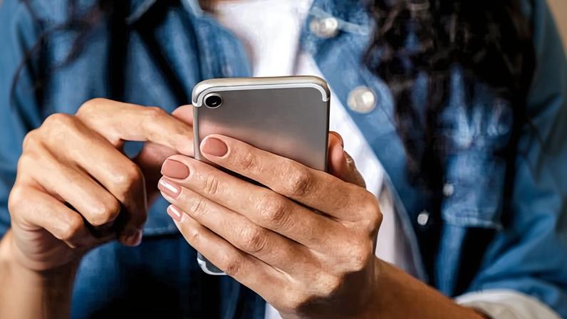 Meta mantém anúncios de criptogambling de influencer australiano mesmo com avisos da ACMA