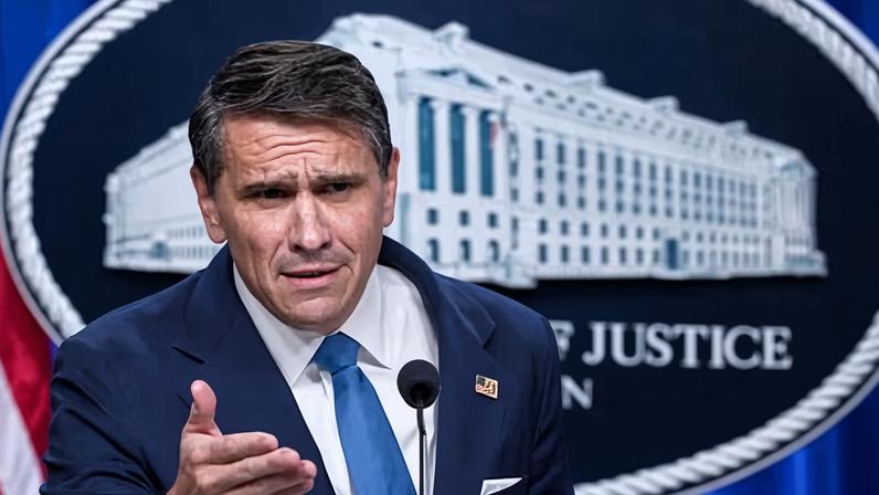 Revisão do caso Epstein de tráfico de pessoas está encerrada, diz Todd Blanche