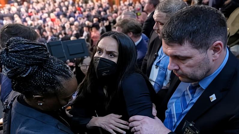 Ativista com deficiência, convidada de Omar, não pretendia interromper discurso