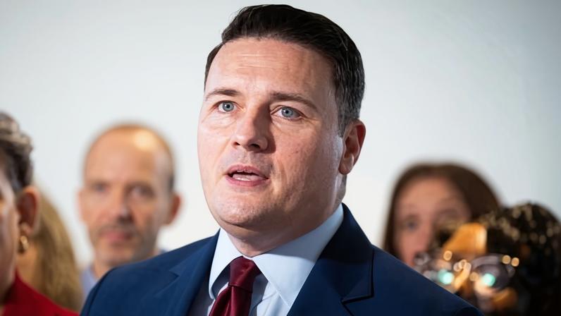 Wes Streeting propõe aumento maior para médicos residentes para encerrar disputa