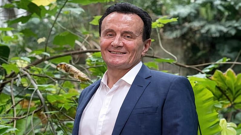 Salário de Pascal Soriot na AstraZeneca sobe para 17,7 milhões de libras