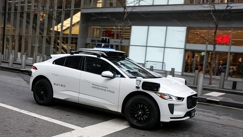 Governador de Nova York recusa proposta de expansão de robotáxis para cidades fora de NYC