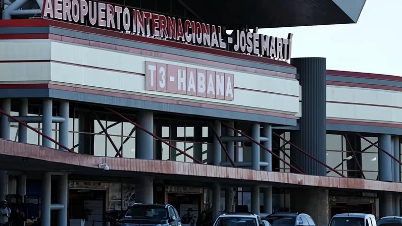 Moscou planeja evacuar turistas russos de Cuba em meio a bloqueio petrolífero dos EUA