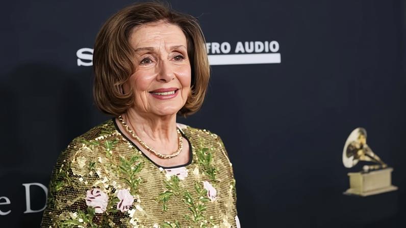 Pelosi diz que liberdade de imprensa está sob cerco após prisão de jornalista