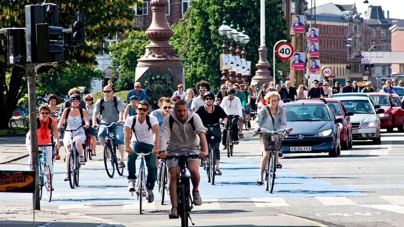 Bicycle rush hour in Copenhagen, Denmark. Image by Mikael Colville-Andersen via Flickr (CC BY-NC-ND 2.0).