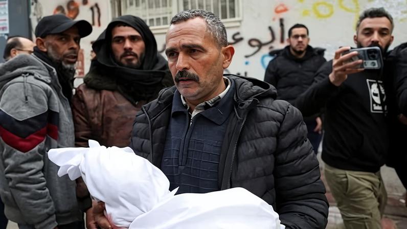 Ataques israelenses matam 18 em Gaza; Rafah interrompe cruzamentos de pacientes